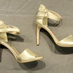Gold heels 9 1/2